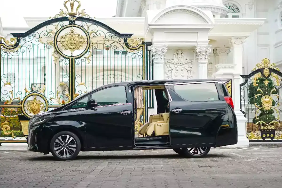 Toyota Alphard Transformer – Luxury Car Rental in Bali | The Fun Trev (BG.02)