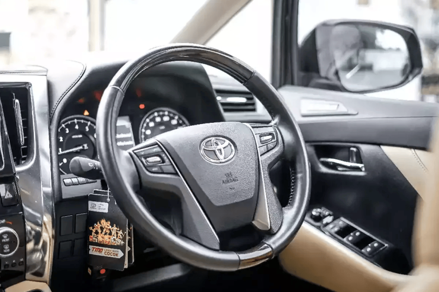 Toyota Alphard Transformer – Luxury Car Rental in Bali | The Fun Trev (BG.02)