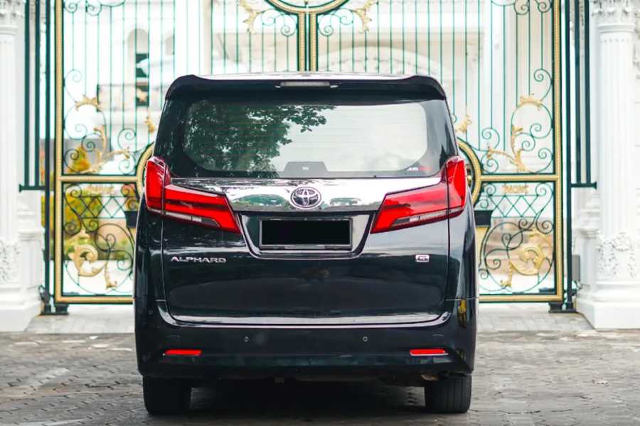 Toyota Alphard Transformer – Luxury Car Rental in Bali | The Fun Trev (BG.02)
