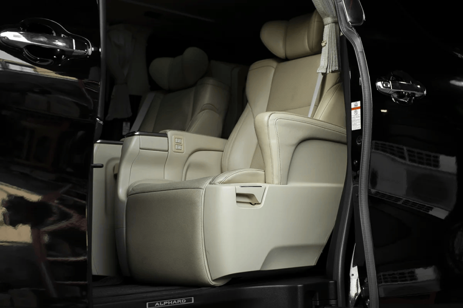 Toyota Alphard Transformer – Luxury Car Rental in Bali | The Fun Trev (BG.02)