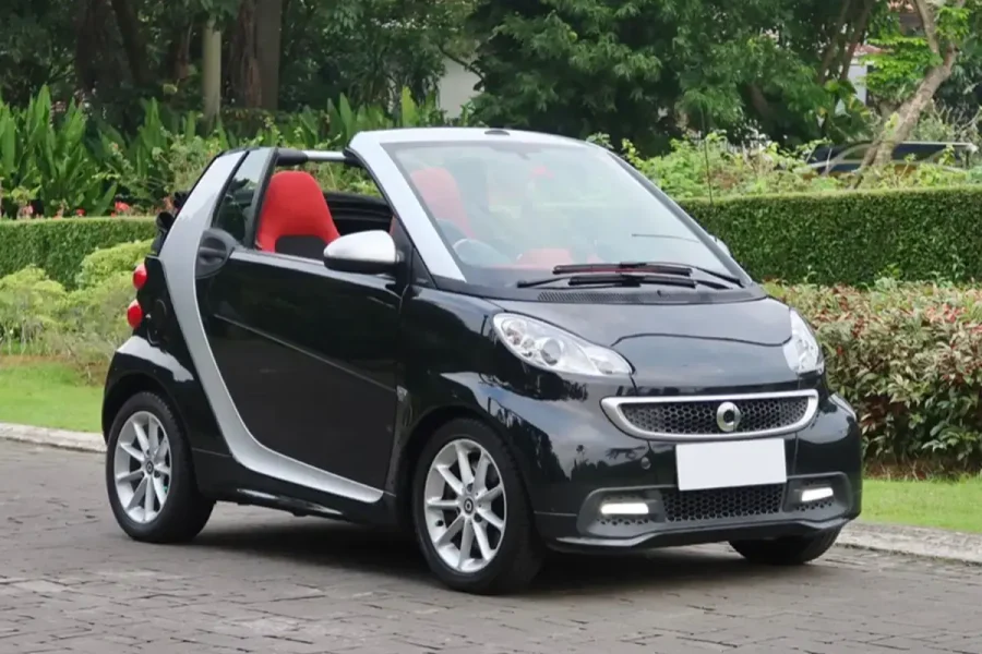 Smart Fortwo Cabriolet Black Rental Bali – Stylish Car Hire | The Fun Trev (BG.01)