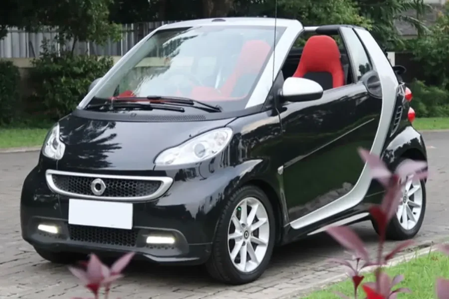 Smart Fortwo Cabriolet Black Rental Bali – Stylish Car Hire | The Fun Trev (BG.01)