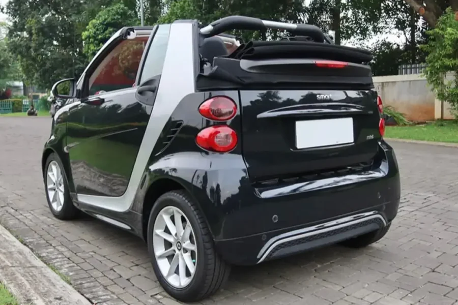 Smart Fortwo Cabriolet Black Rental Bali – Stylish Car Hire | The Fun Trev (BG.01)