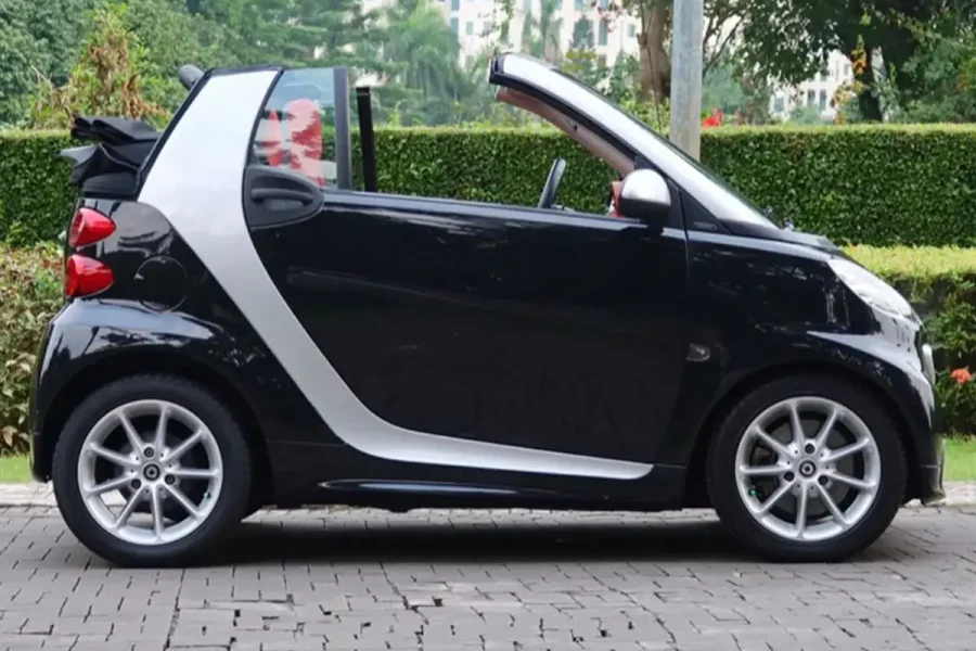 Smart Fortwo Cabriolet Black Rental Bali – Stylish Car Hire | The Fun Trev (BG.01)