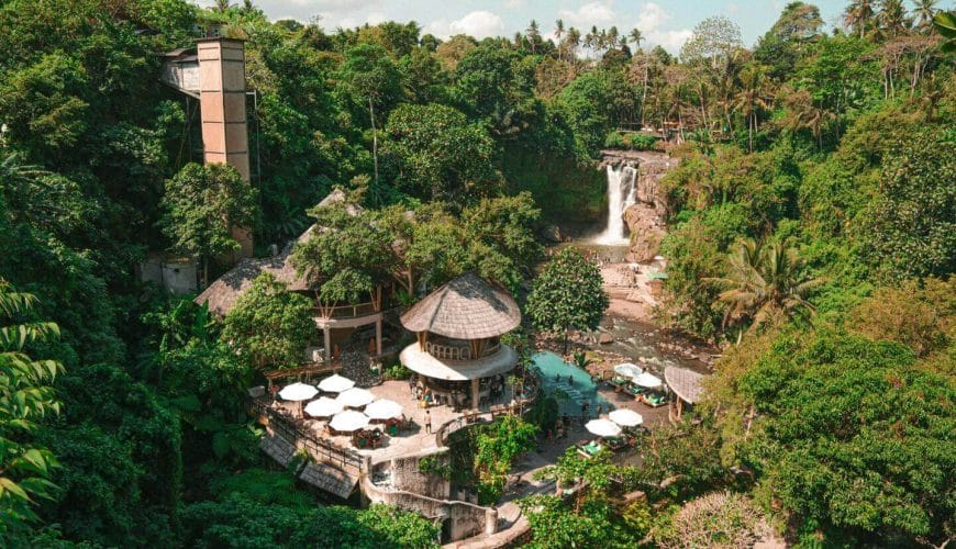 Tegenungan waterfall